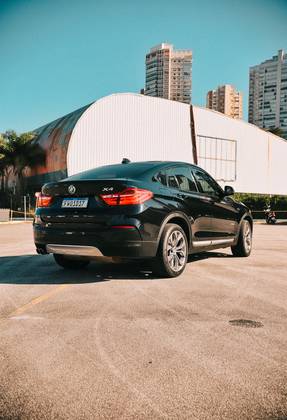 BMW X4 2.0 28I X LINE 4X4 16V TURBO GASOLINA 4P AUTOMÁTICO BMW X4 2.0 28I X LINE 4X4 16V TURBO GASOLINA 4P AUTOMÁTICO
